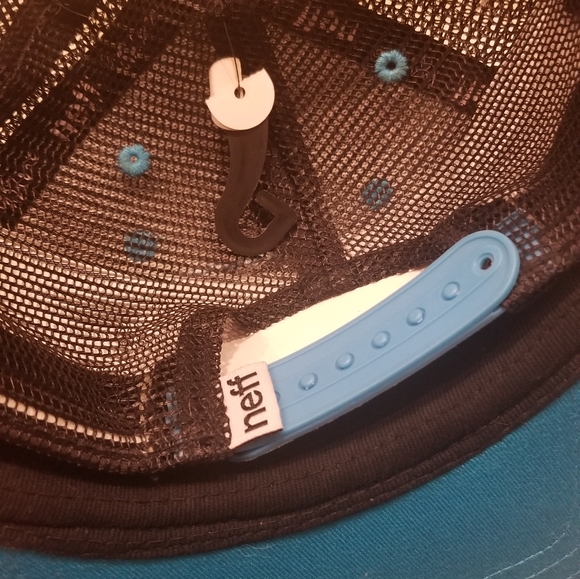 💥MOVING SALE💥 EVERYTHING MUST GO ❤️🔥 BNWOT Neff Crew hat - Picture 4 of 4